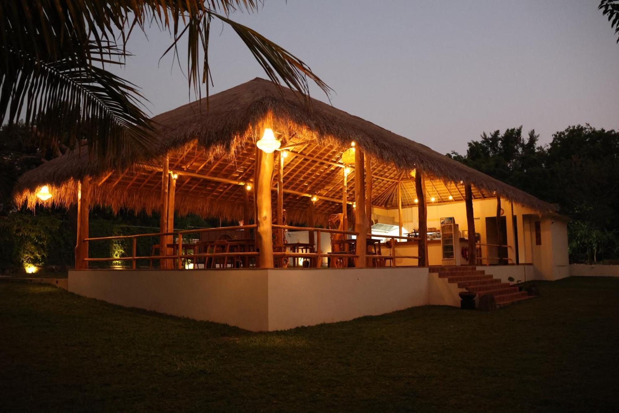 Omkara Rekawa Hotel Тангале Екстериор снимка