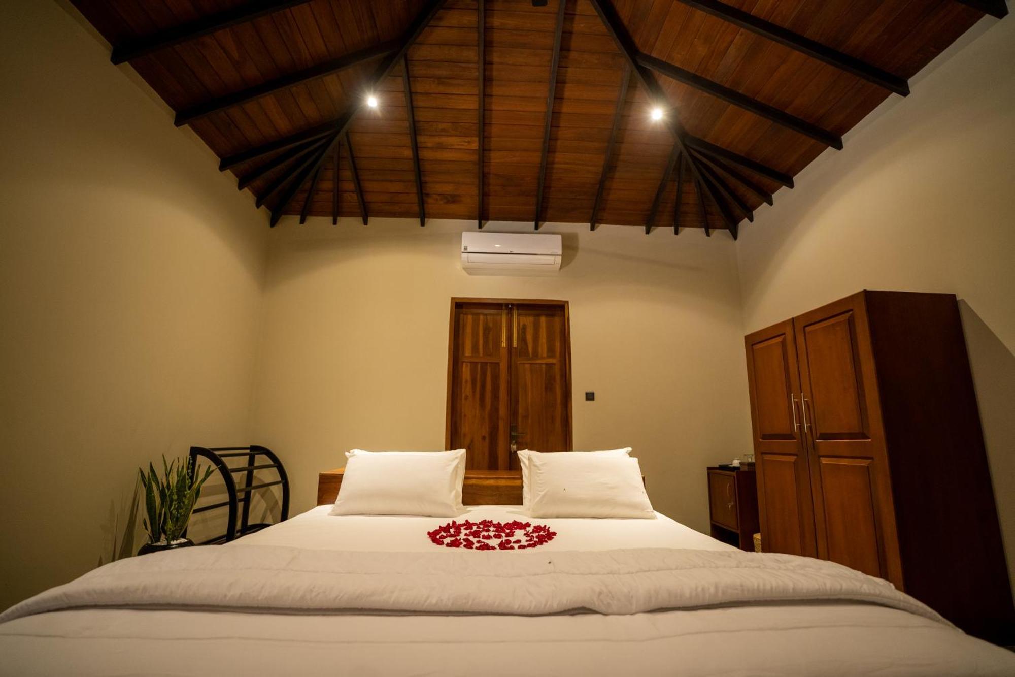 Omkara Rekawa Hotel Тангале Екстериор снимка
